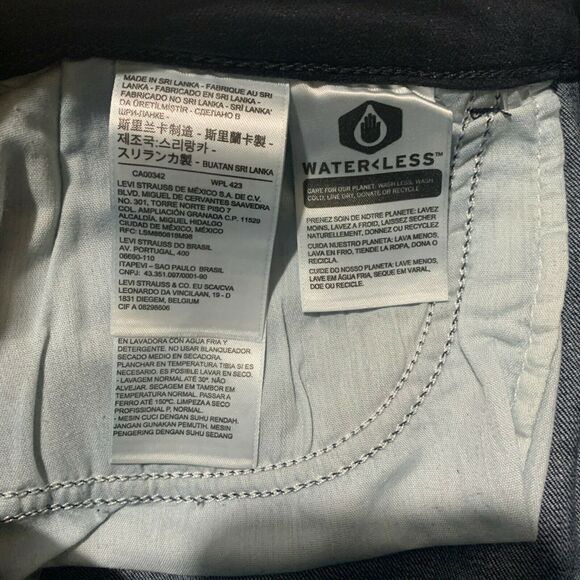 Levis 12 Medium Classic Straight Jeans Mid-Rise 31x30 Women's Denim Sculpt Soft - Picture 7 of 7